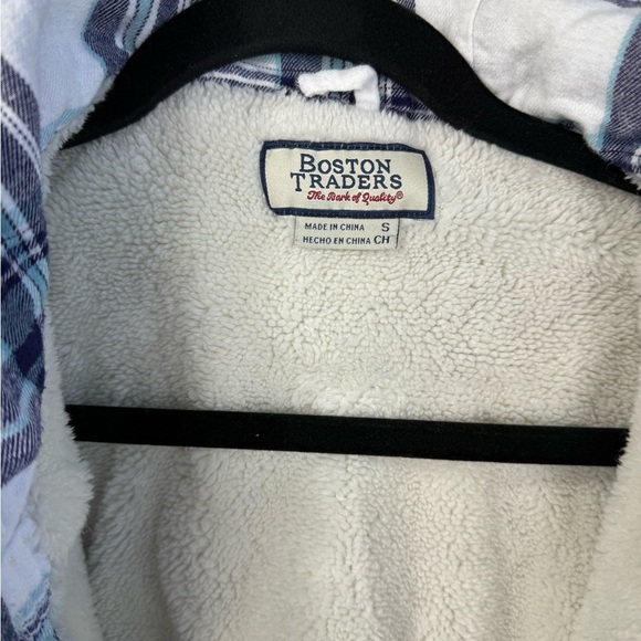 Boston Traders women’s white and purple plaid sherpa lined shacket. Size S - Picture 3 of 7